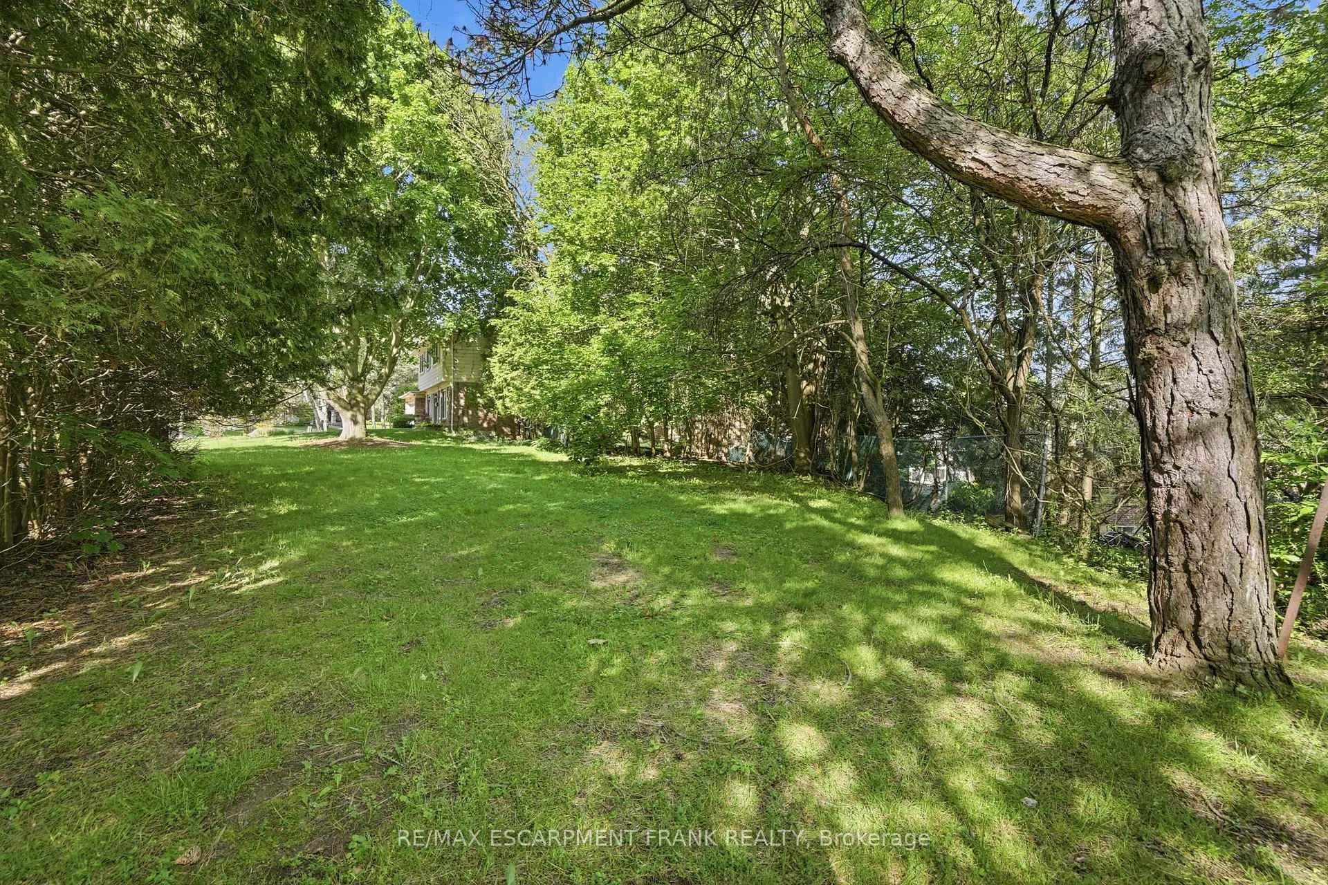 Photo 46 of 39 Maureen Avenue, Hamilton, Ancaster — HOMEH