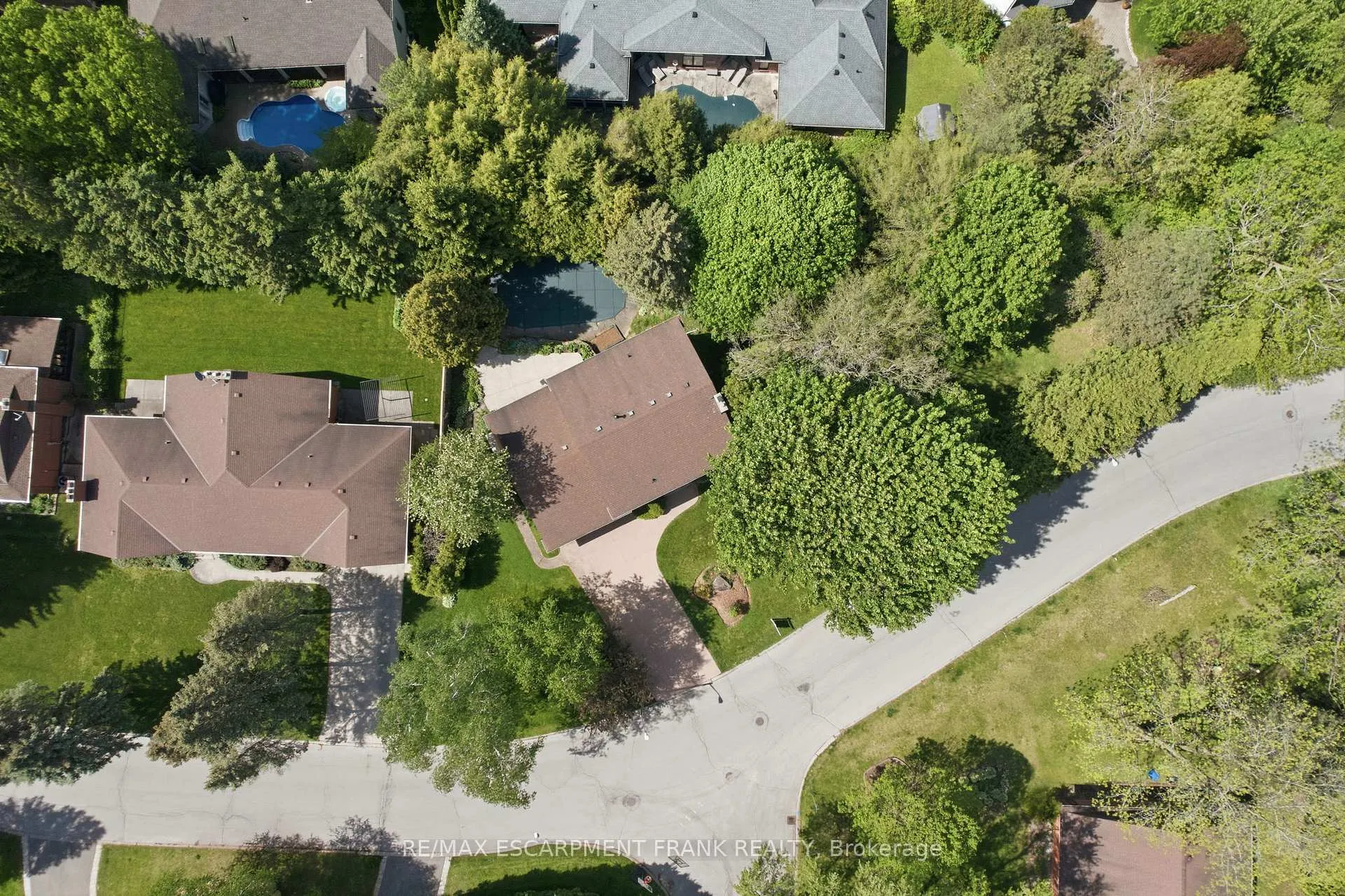 Photo 47 of 39 Maureen Avenue, Hamilton, Ancaster — HOMEH