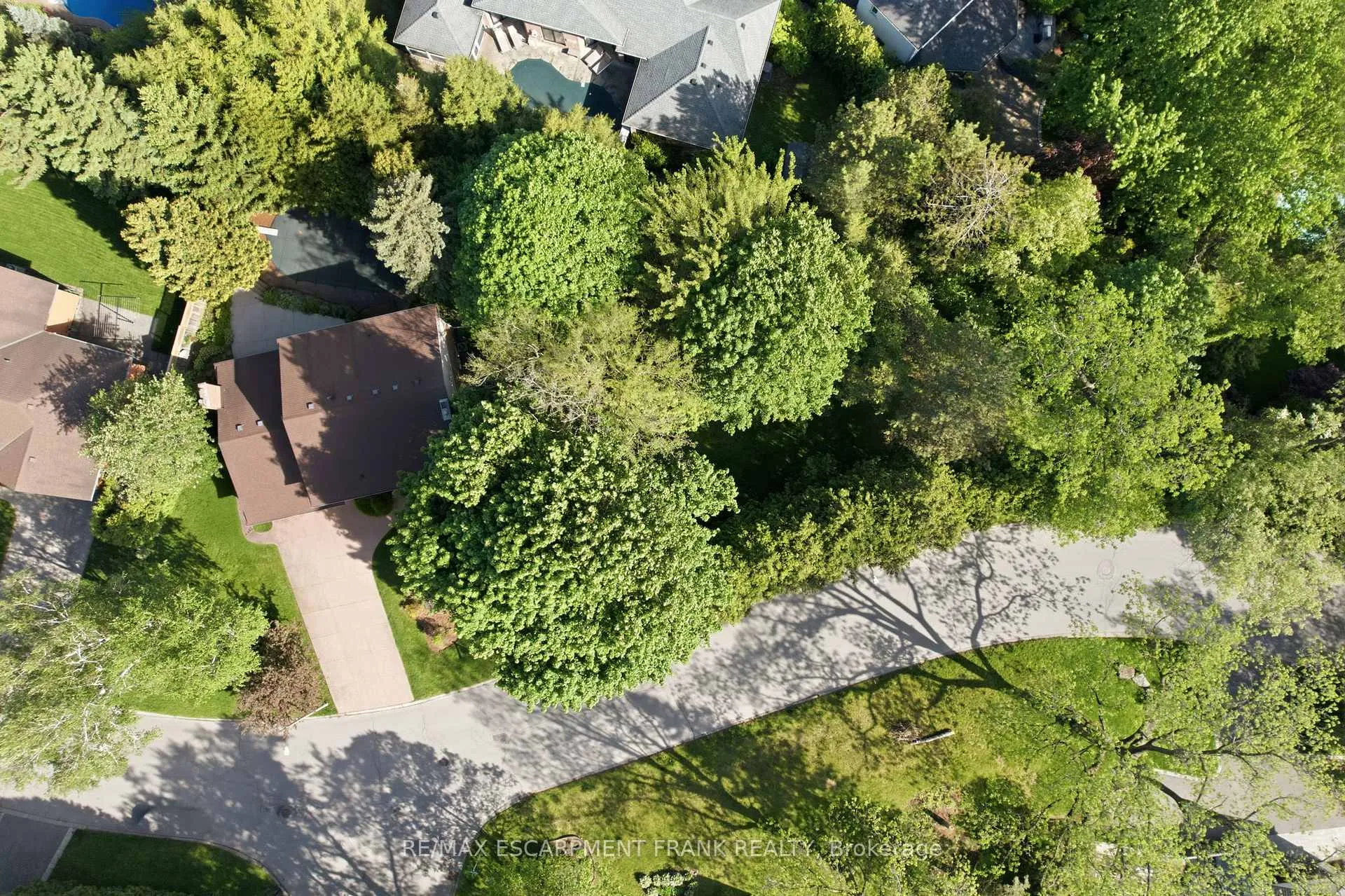 Photo 48 of 39 Maureen Avenue, Hamilton, Ancaster — HOMEH