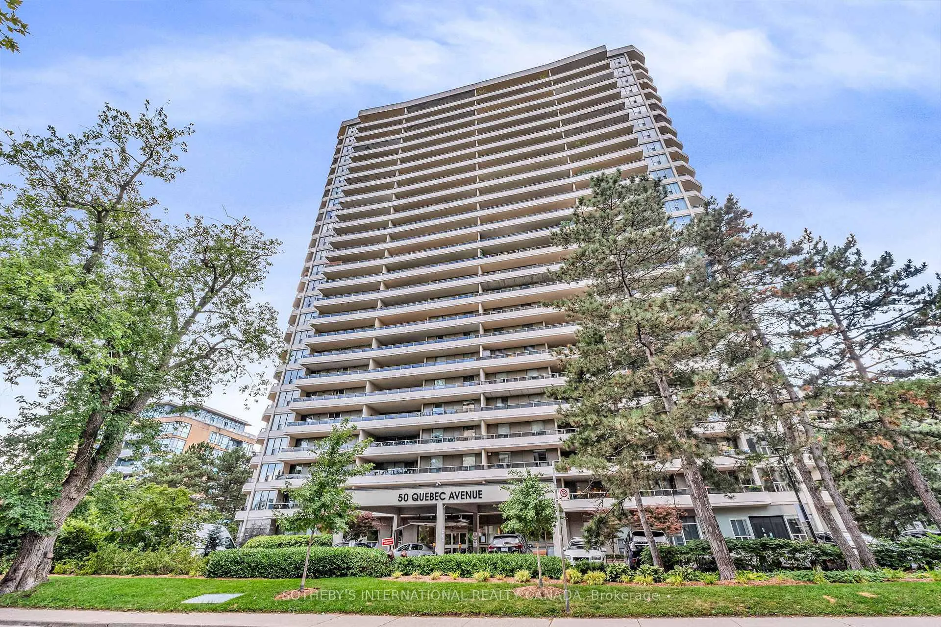 Front of Unit 904, 50 Quebec Avenue