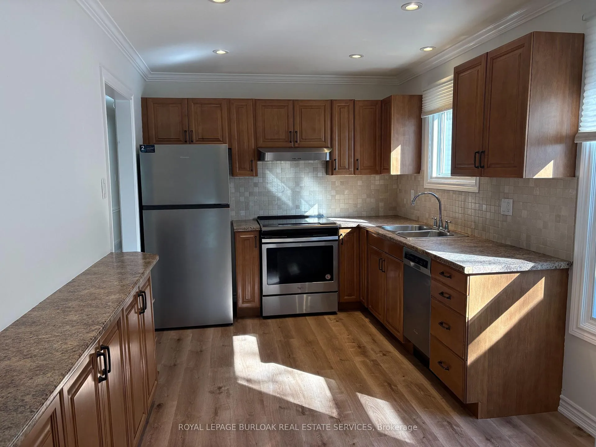 Photo 8 of Unit 17, 3455 Caplan Crescent, Burlington, Roseland — HOMEH