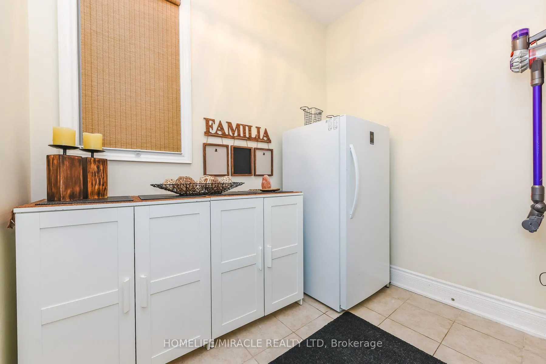 Photo 7 of 37 Venkata Drive, Vaughan, Kleinburg — HOMEH