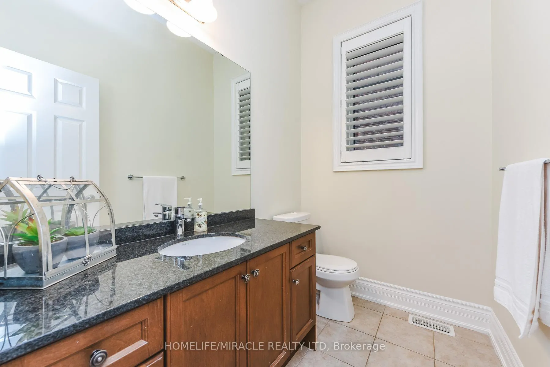 Photo 10 of 37 Venkata Drive, Vaughan, Kleinburg — HOMEH