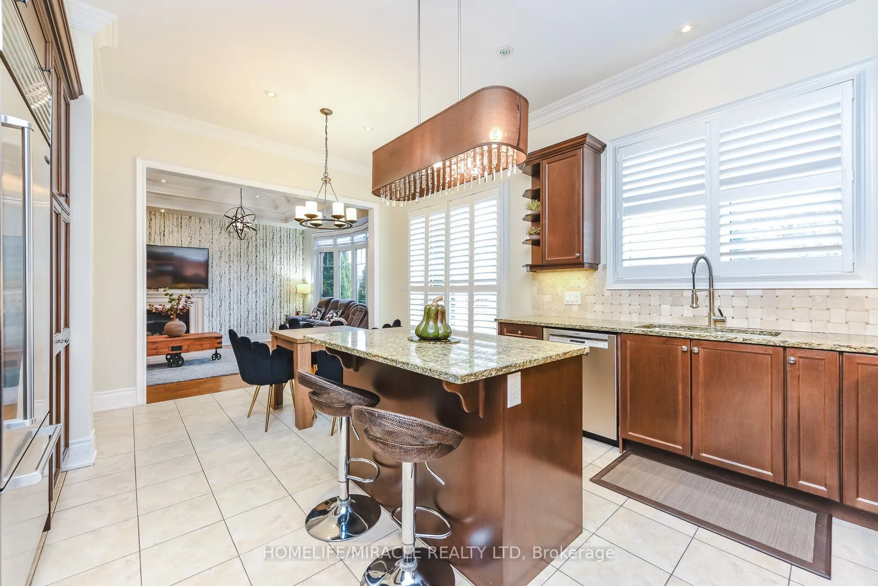 Photo 14 of 37 Venkata Drive, Vaughan, Kleinburg — HOMEH