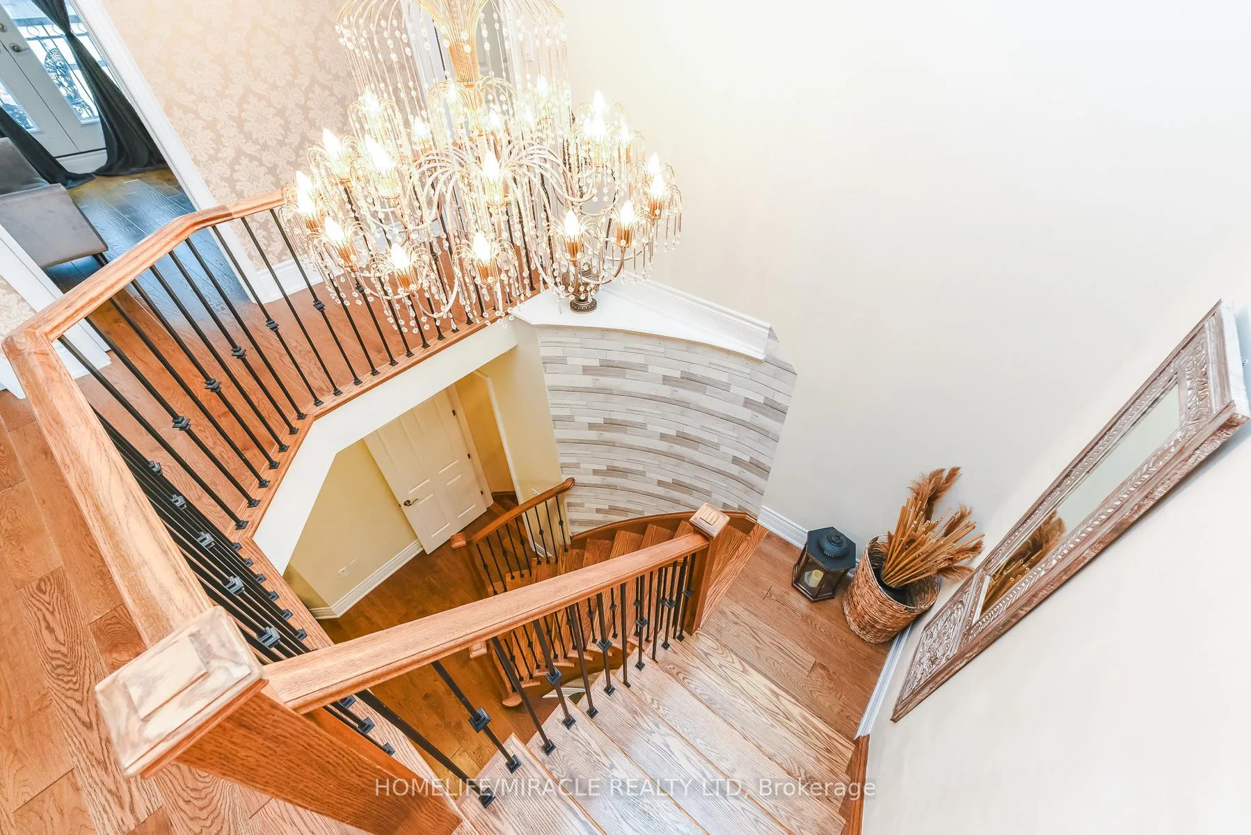 Photo 17 of 37 Venkata Drive, Vaughan, Kleinburg — HOMEH