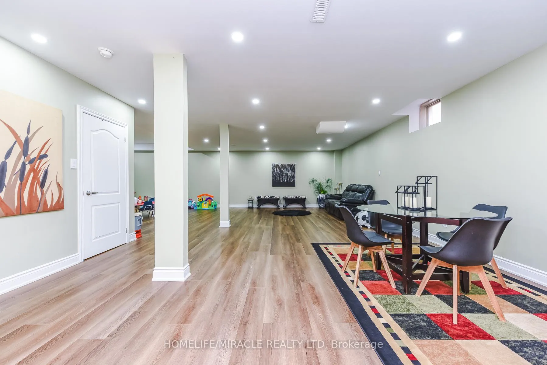 Photo 42 of 37 Venkata Drive, Vaughan, Kleinburg — HOMEH