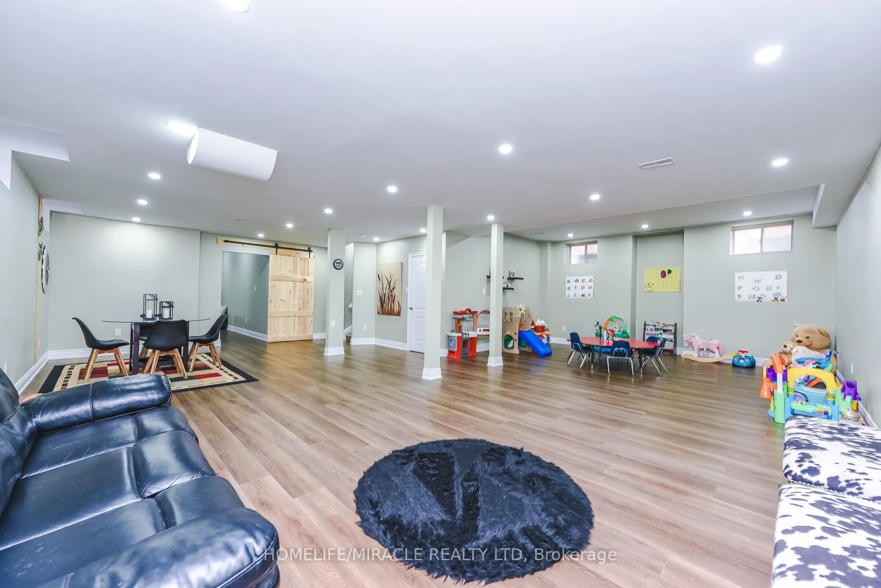 Photo 43 of 37 Venkata Drive, Vaughan, Kleinburg — HOMEH
