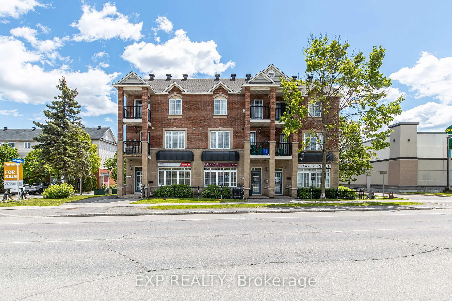 Photo 1 of 102 Gatestone Private, Ottawa, Beacon Hill South — HOMEH