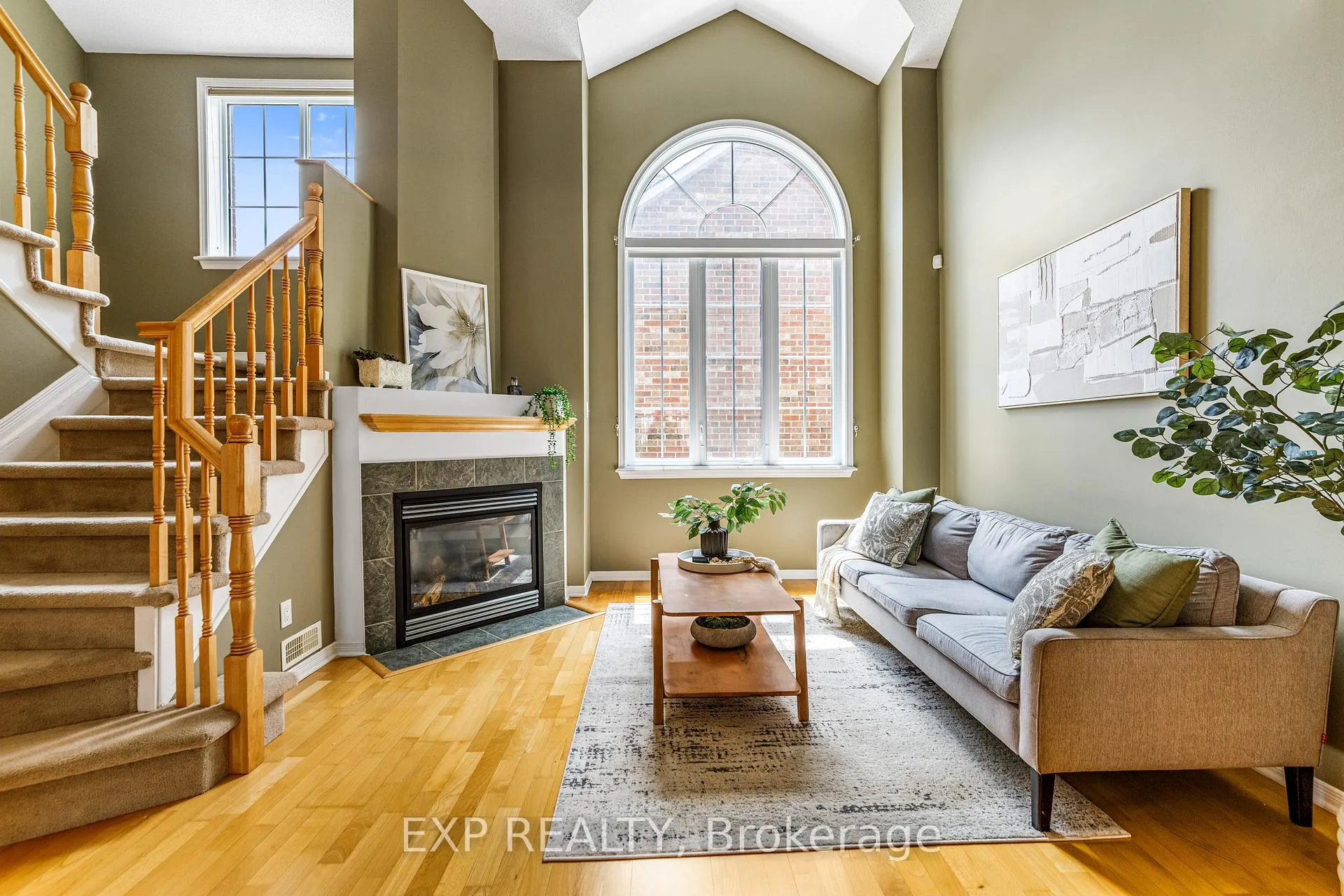 Photo 3 of 102 Gatestone Private, Ottawa, Beacon Hill South — HOMEH