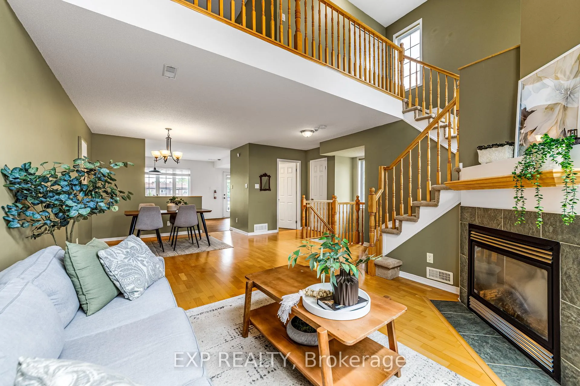 Photo 5 of 102 Gatestone Private, Ottawa, Beacon Hill South — HOMEH