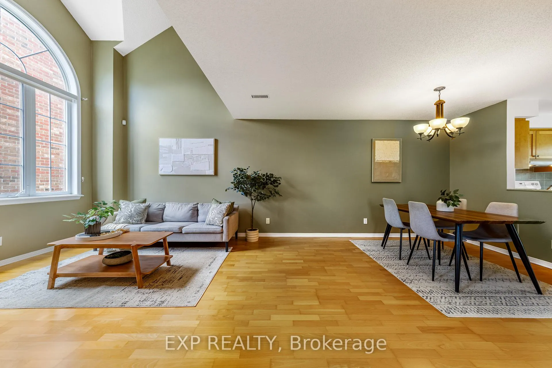 Photo 6 of 102 Gatestone Private, Ottawa, Beacon Hill South — HOMEH