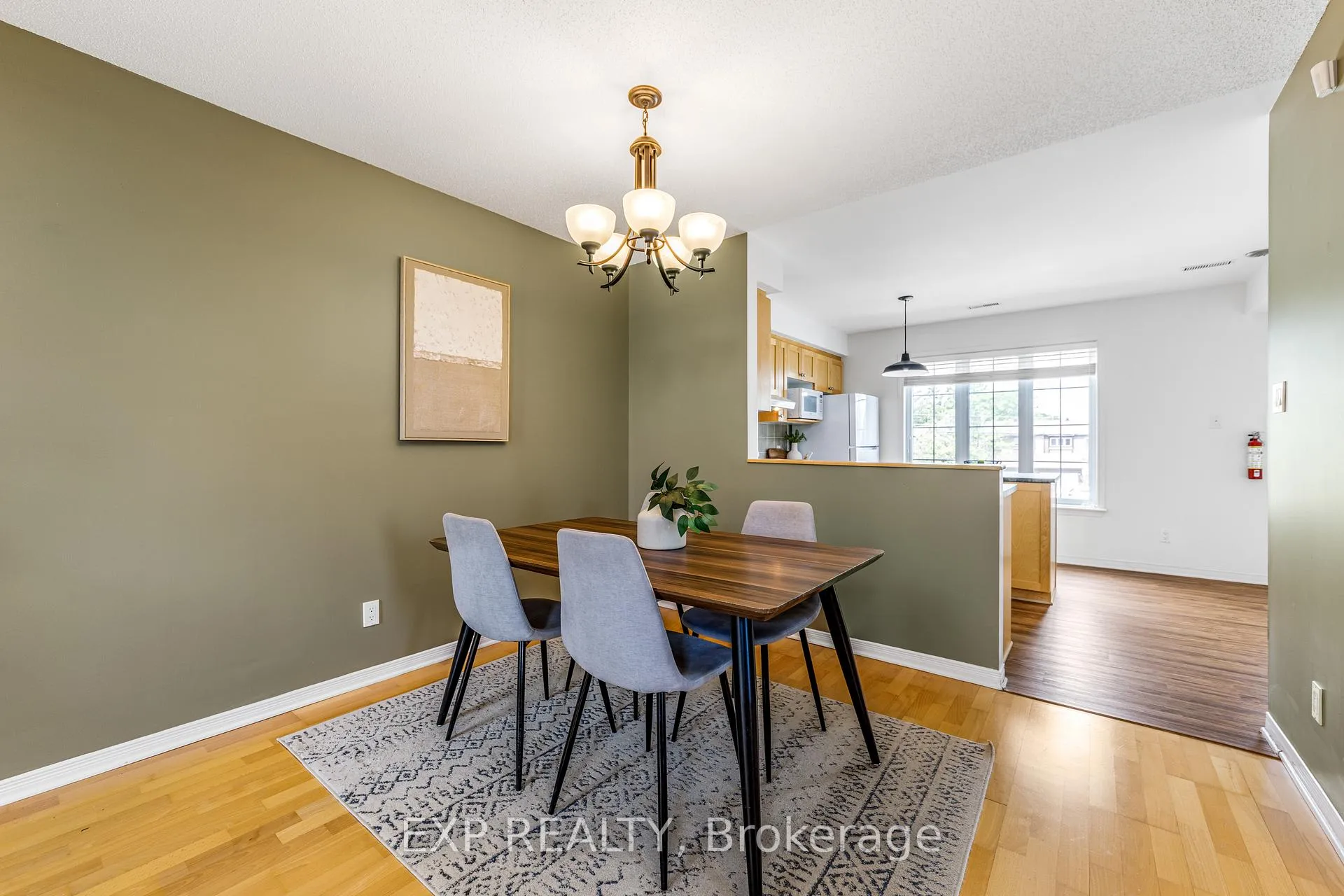 Photo 7 of 102 Gatestone Private, Ottawa, Beacon Hill South — HOMEH