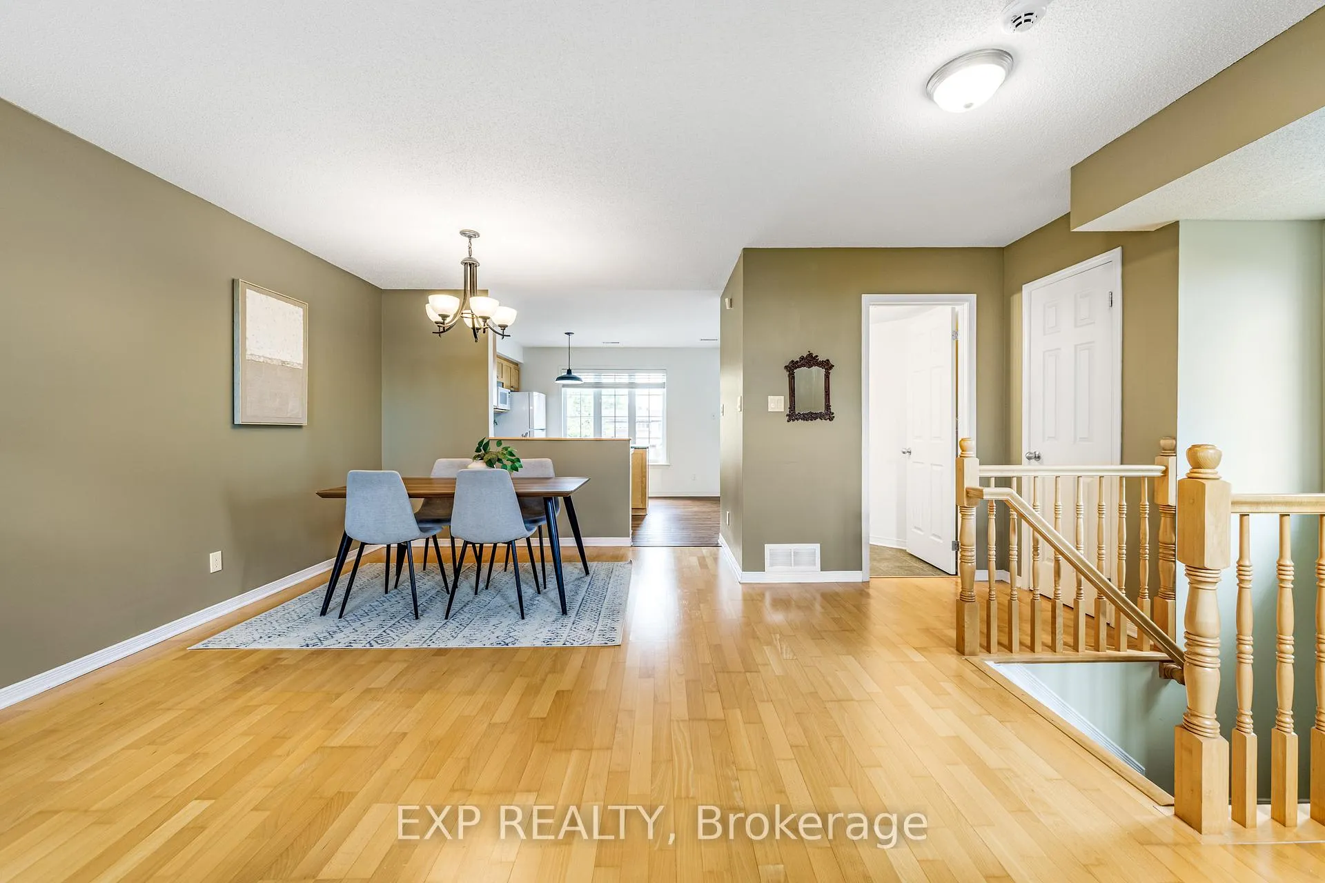 Photo 8 of 102 Gatestone Private, Ottawa, Beacon Hill South — HOMEH