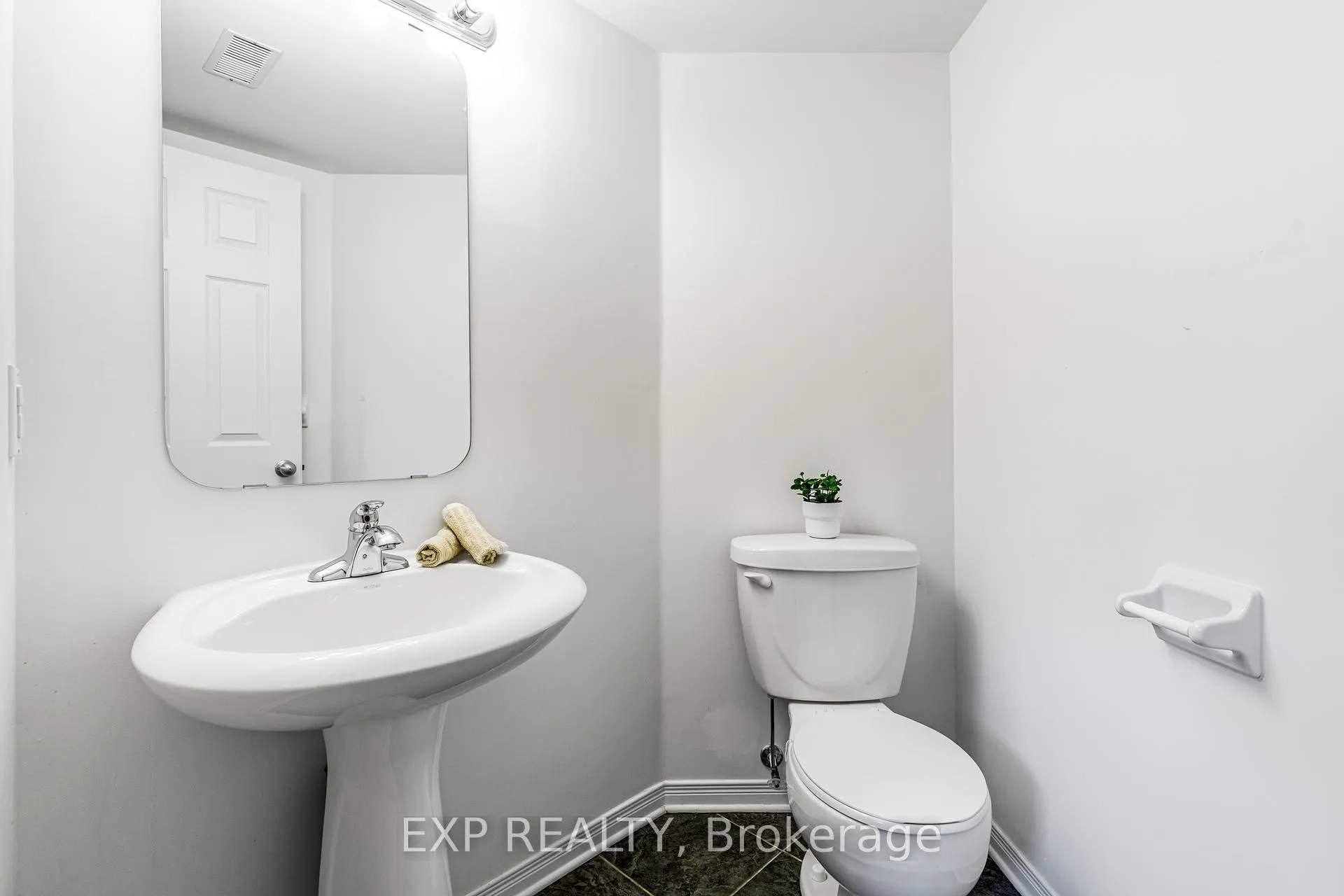 Photo 10 of 102 Gatestone Private, Ottawa, Beacon Hill South — HOMEH