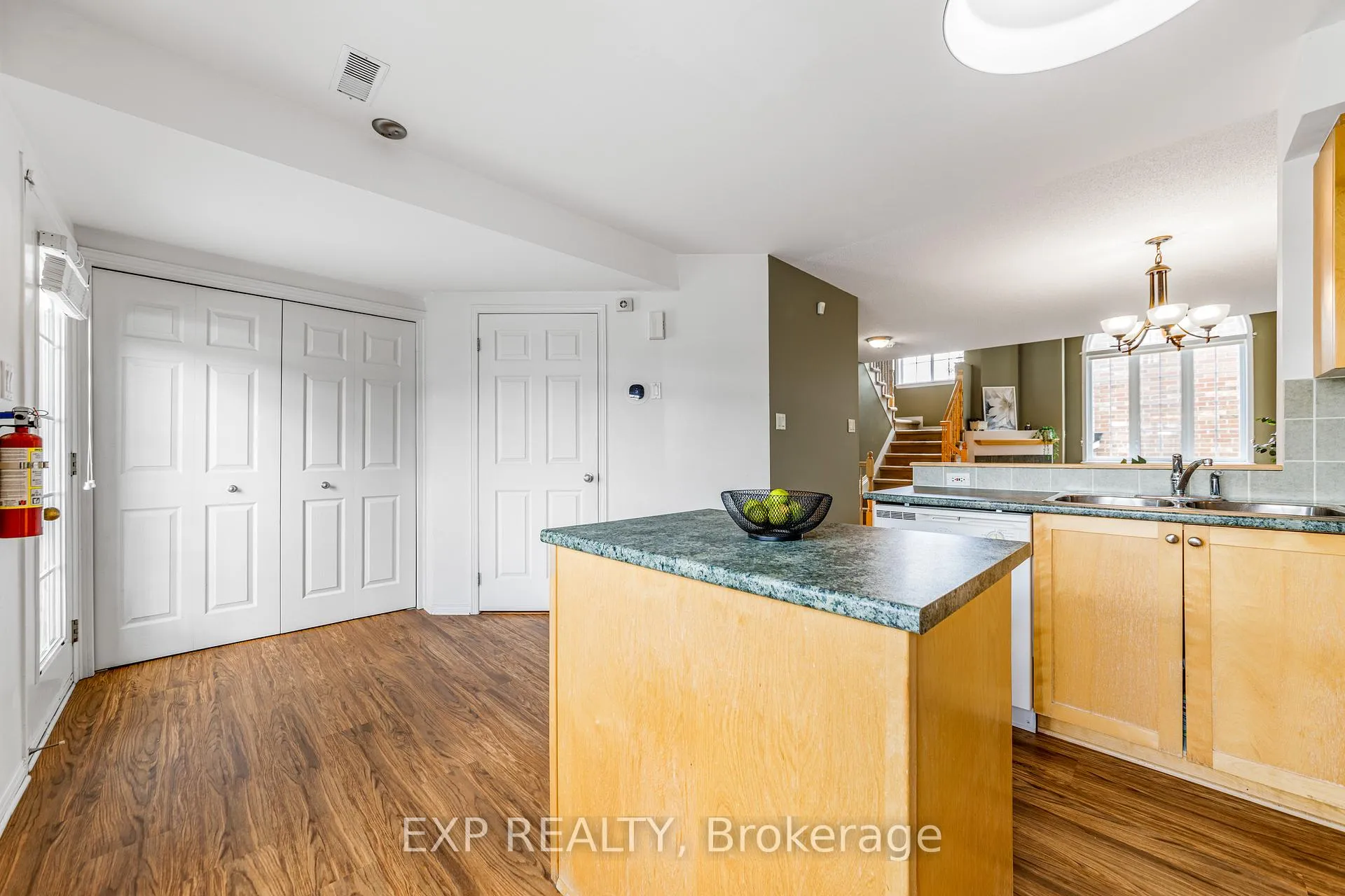 Photo 14 of 102 Gatestone Private, Ottawa, Beacon Hill South — HOMEH