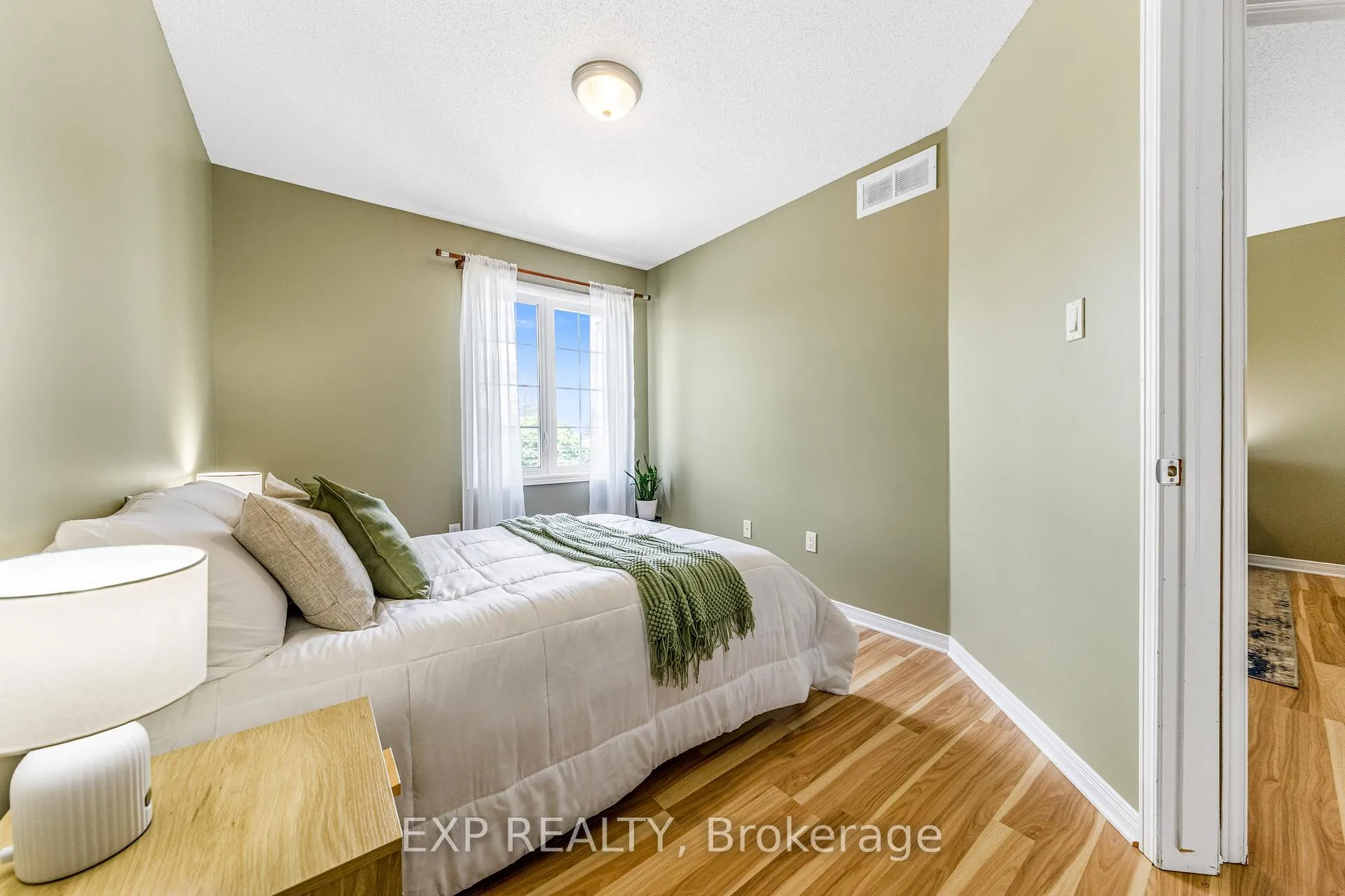 Photo 19 of 102 Gatestone Private, Ottawa, Beacon Hill South — HOMEH