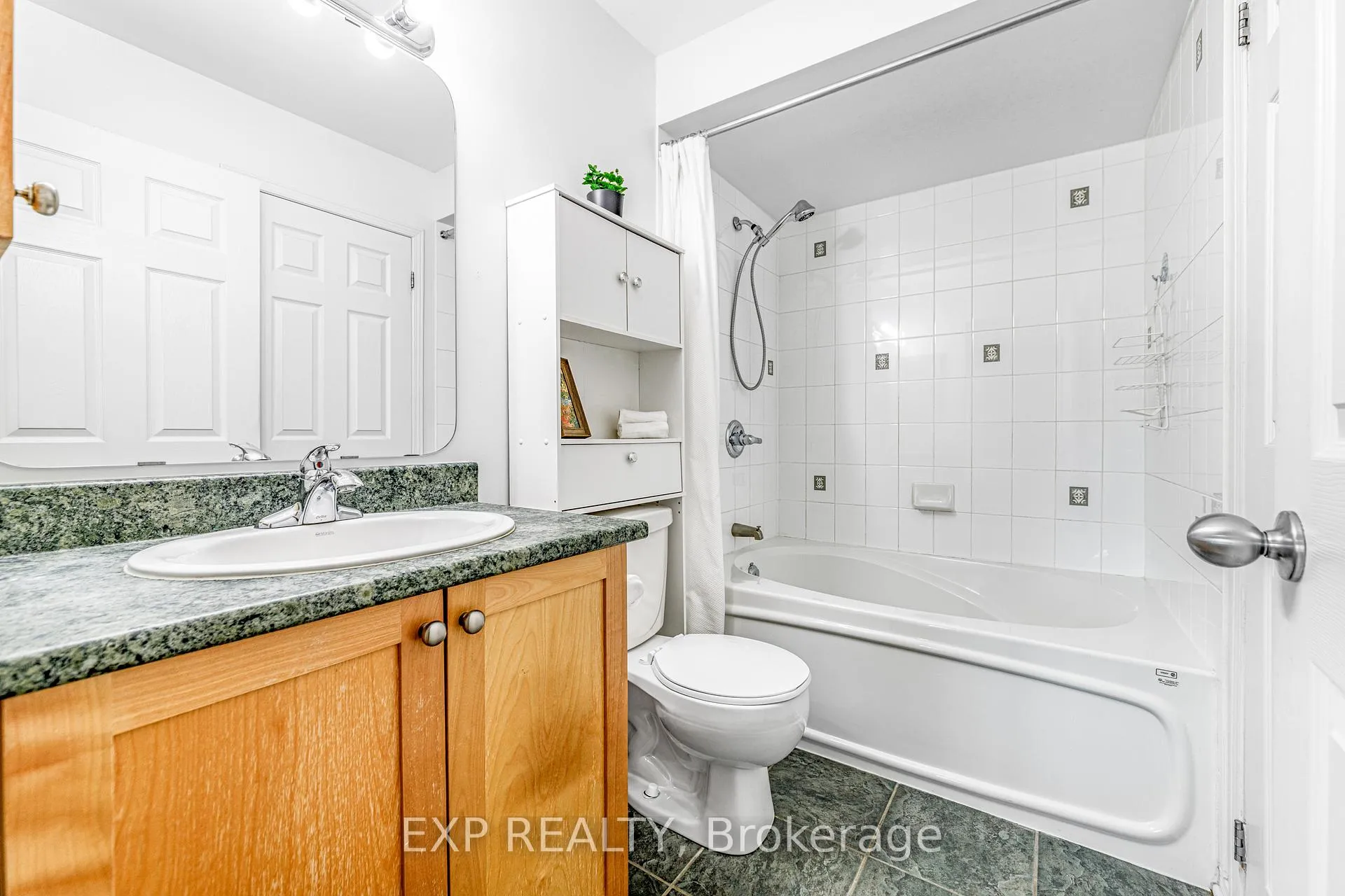 Photo 21 of 102 Gatestone Private, Ottawa, Beacon Hill South — HOMEH