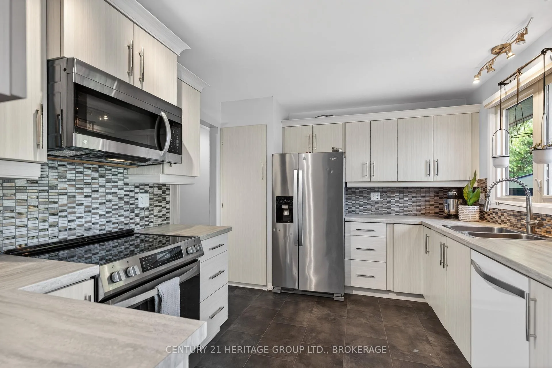 Photo 16 of 825 Allum Avenue, Kingston, South of Taylor-Kidd Blvd — HOMEH