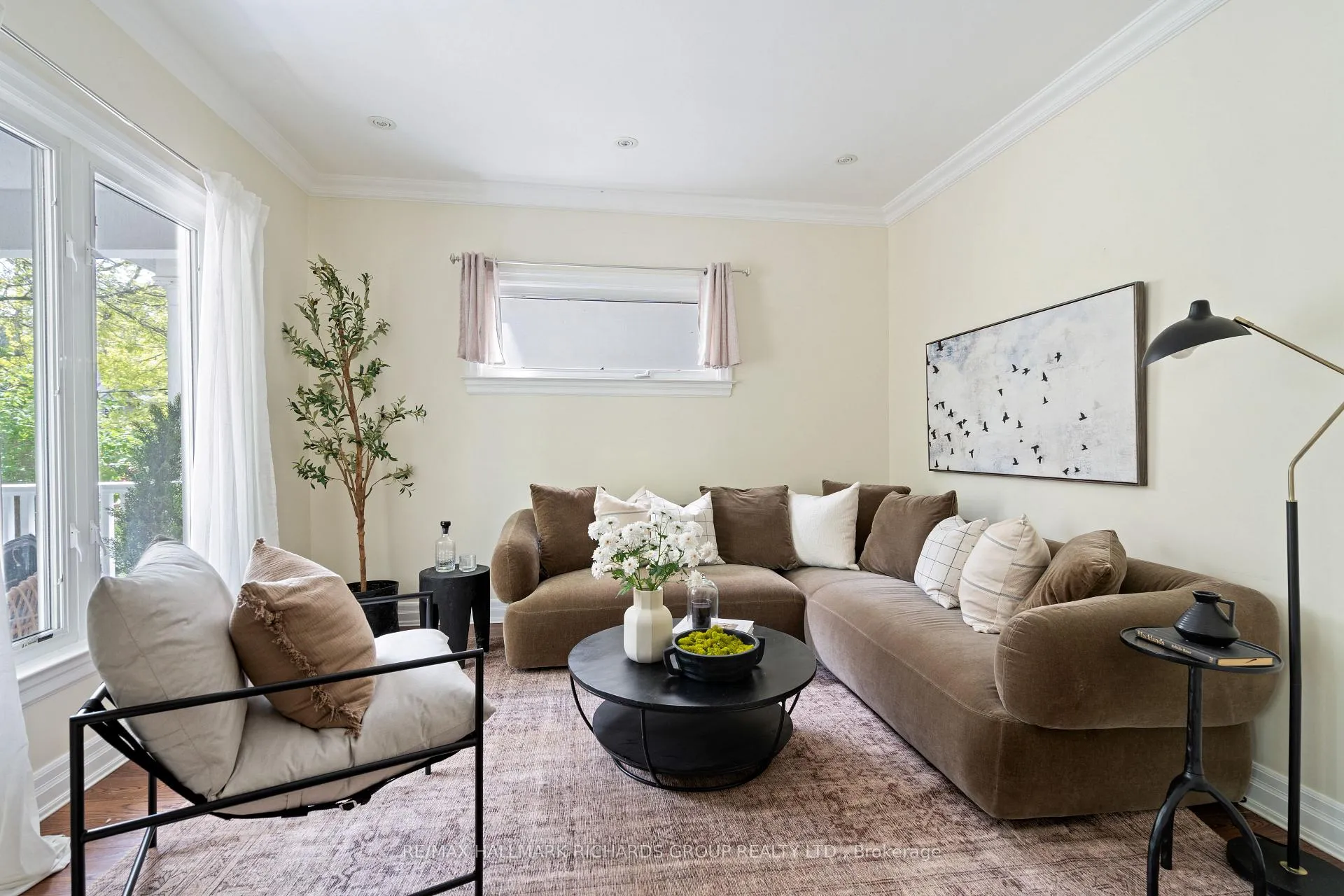 Photo 3 of 72 Waverley Road, Toronto, The Beaches — HOMEH