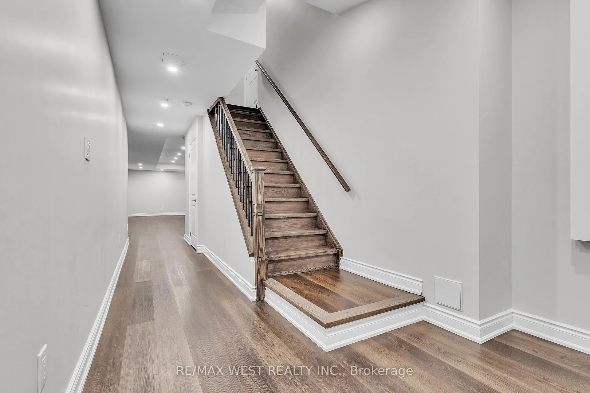 Photo 3 of Unit Lower, 65 Port Royal Avenue, Vaughan, Kleinburg — HOMEH