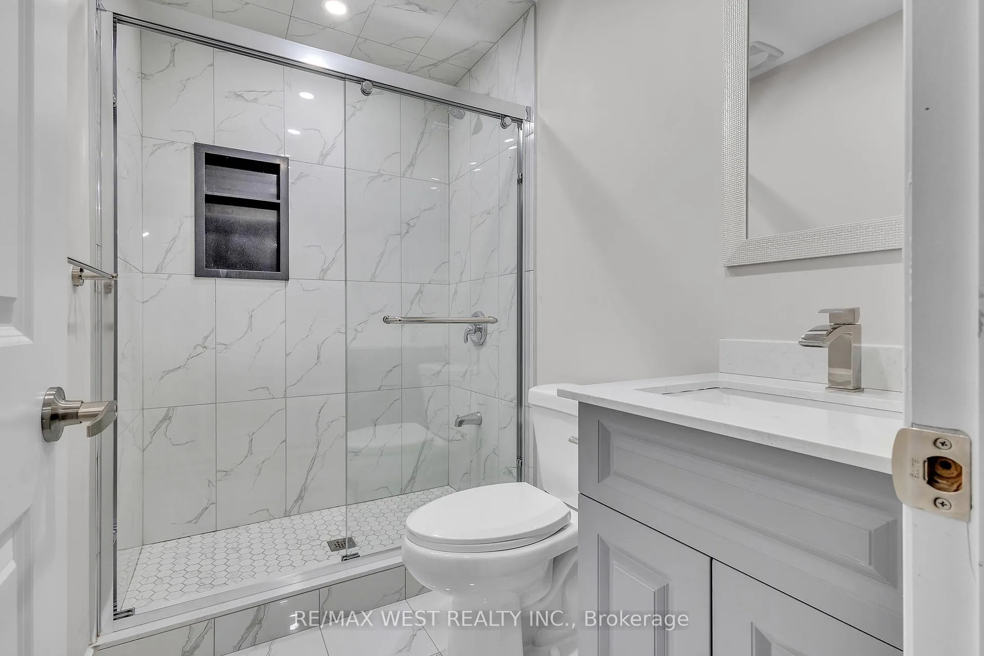 Photo 10 of Unit Lower, 65 Port Royal Avenue, Vaughan, Kleinburg — HOMEH