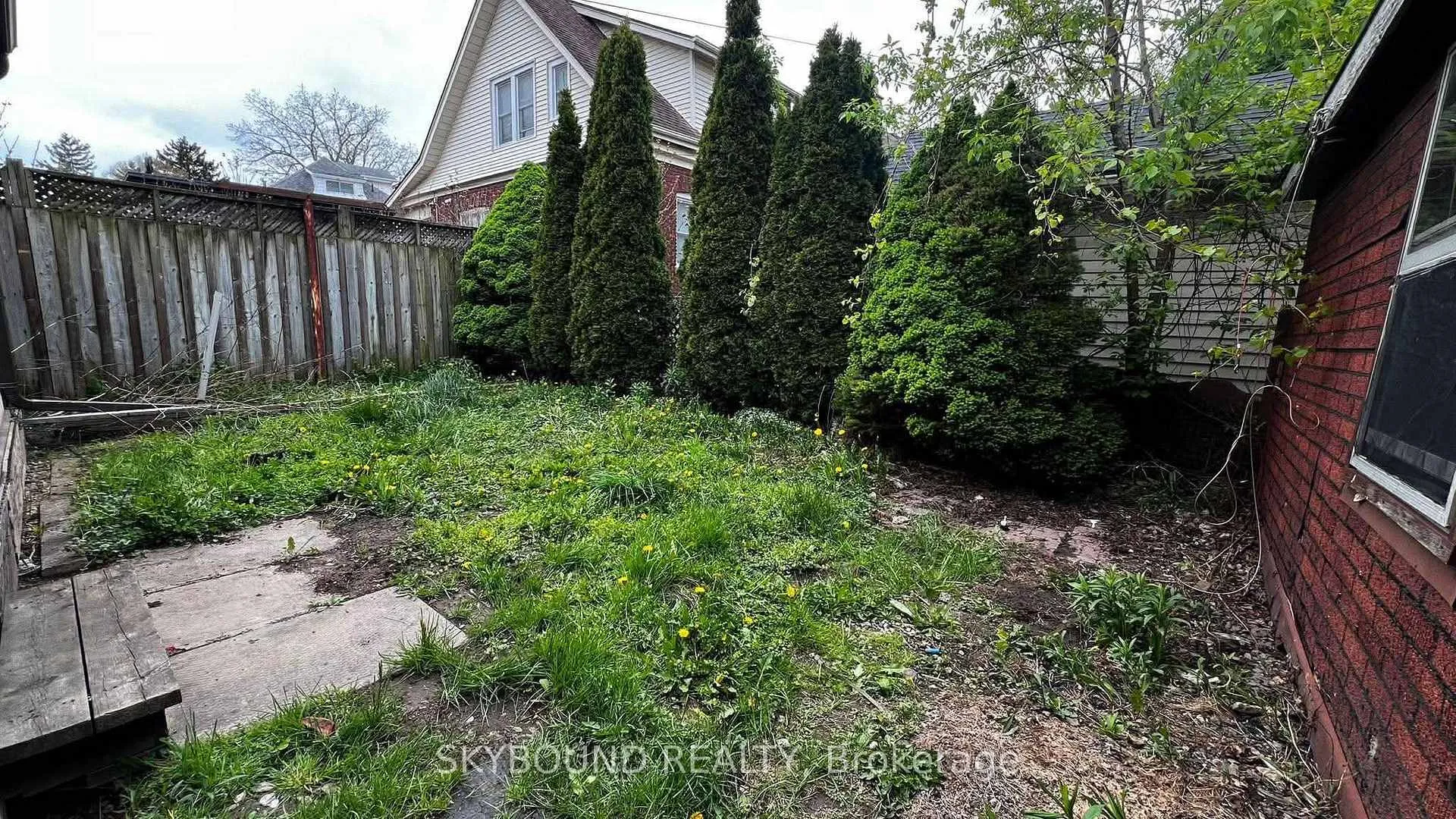 Photo 6 of 5113 St Lawrence Avenue, Niagara Falls, Downtown — HOMEH