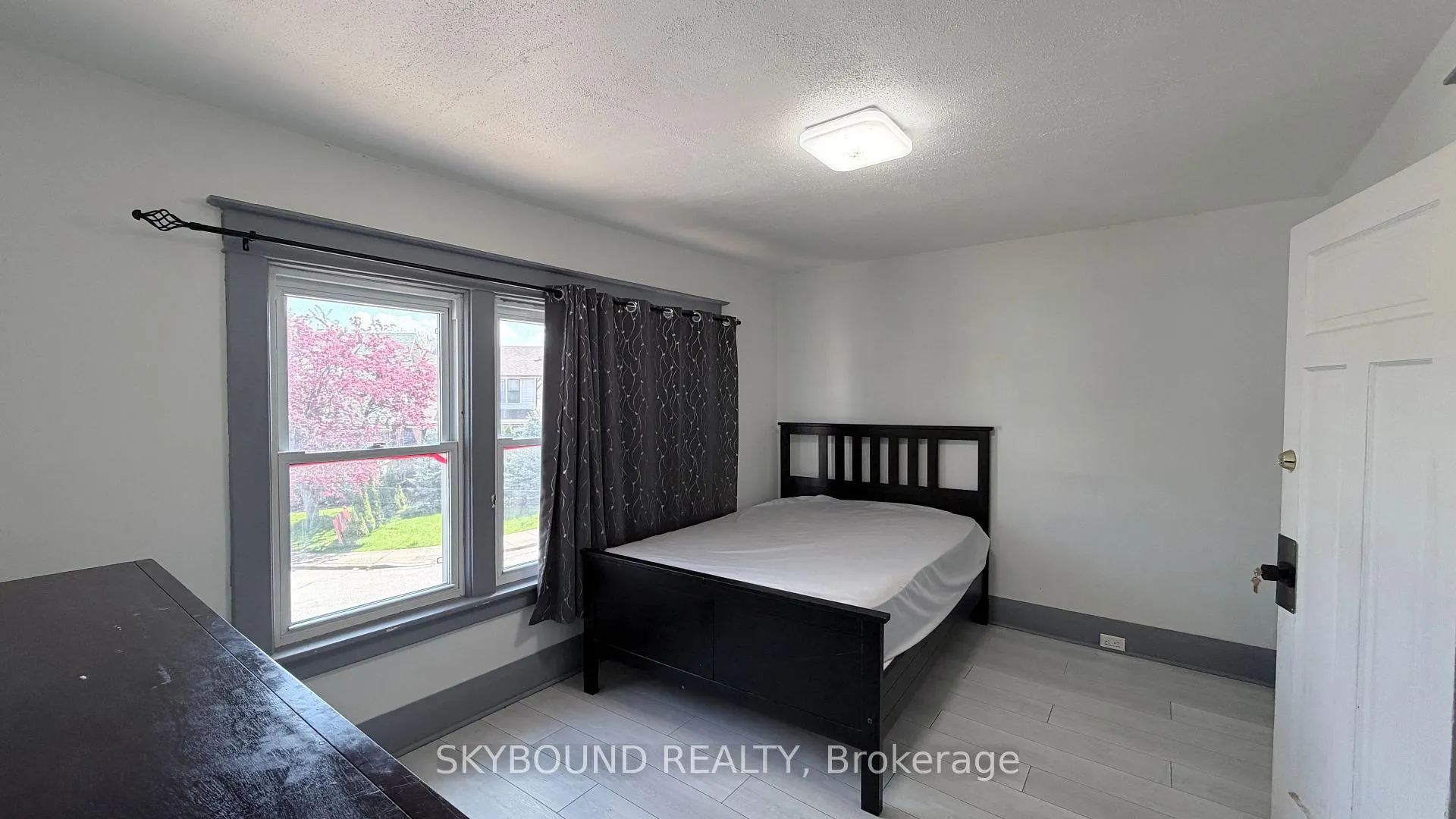 Photo 9 of 5113 St Lawrence Avenue, Niagara Falls, Downtown — HOMEH