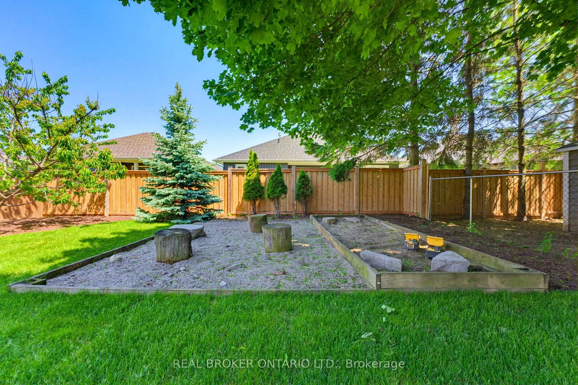 Photo 42 of 50 Cedar Street, Brant, Paris — HOMEH