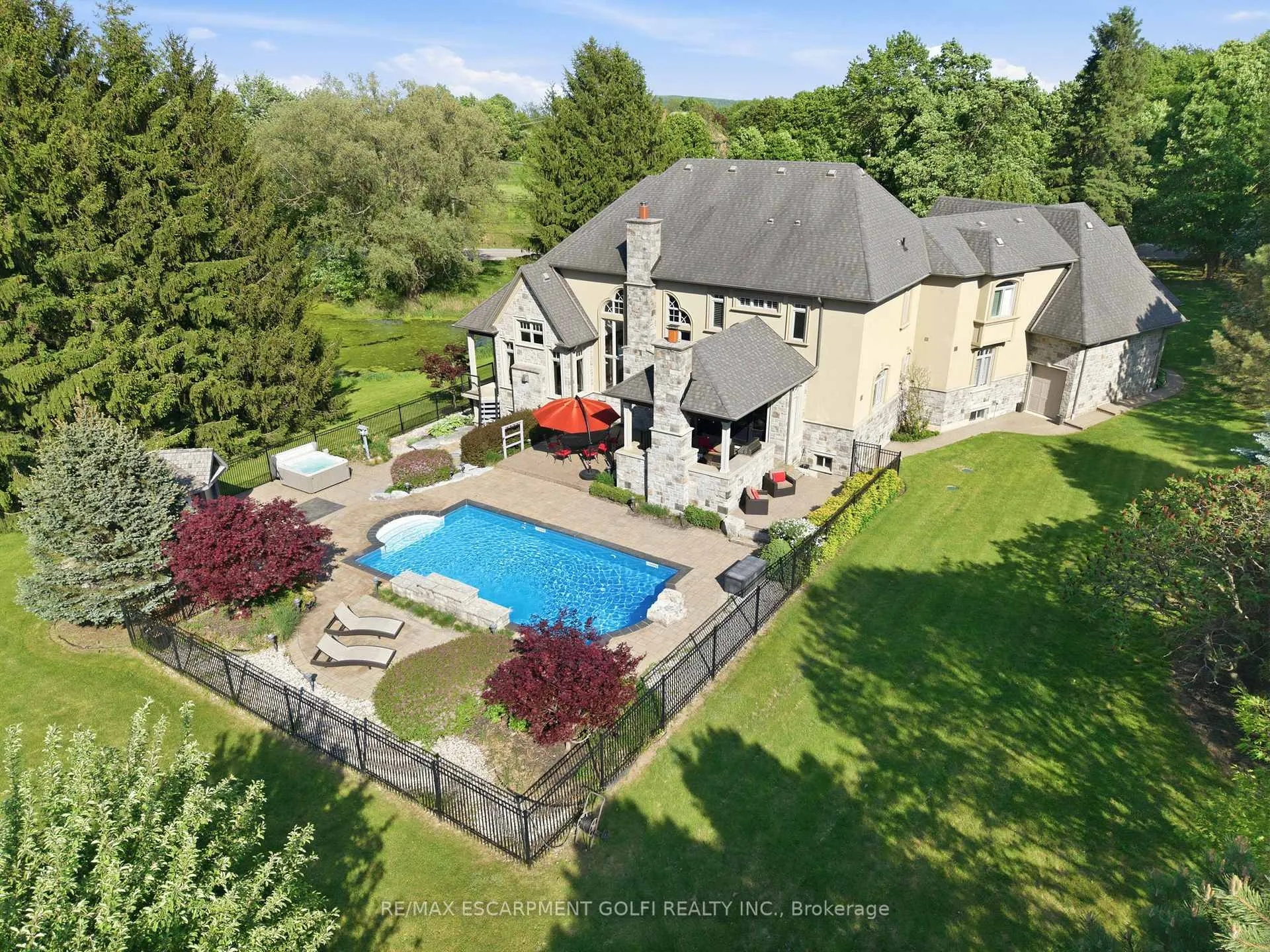 Photo 3 of 2319 Kilbride Street, Burlington, Rural Burlington — HOMEH