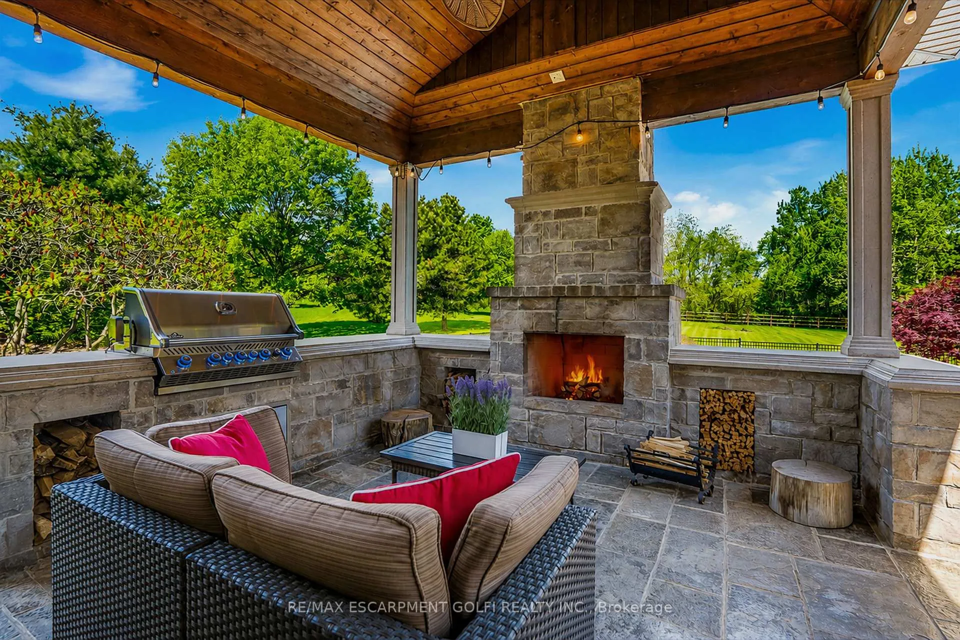 Photo 6 of 2319 Kilbride Street, Burlington, Rural Burlington — HOMEH