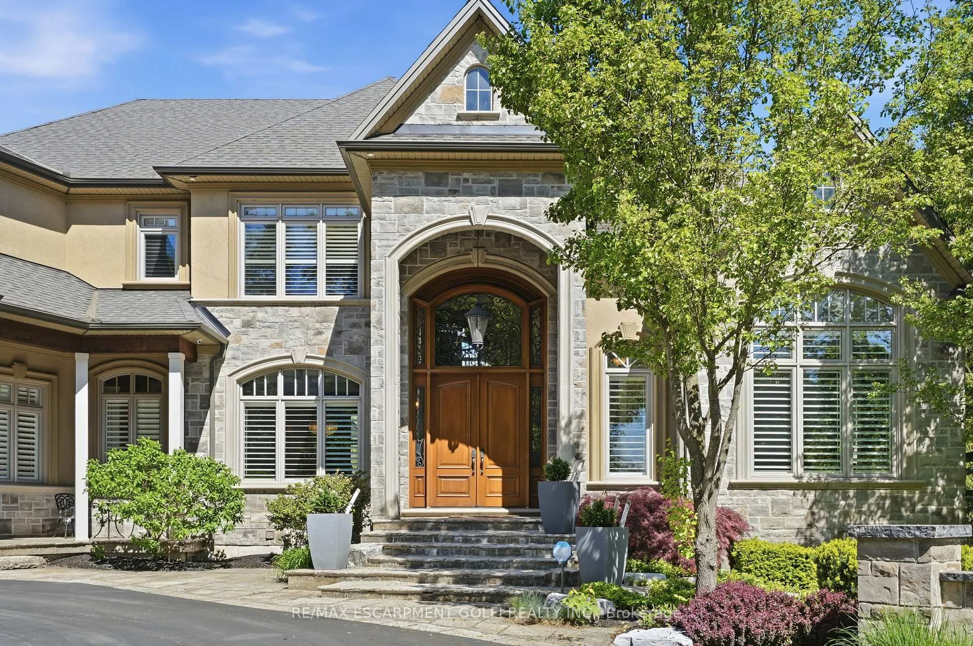 Photo 7 of 2319 Kilbride Street, Burlington, Rural Burlington — HOMEH