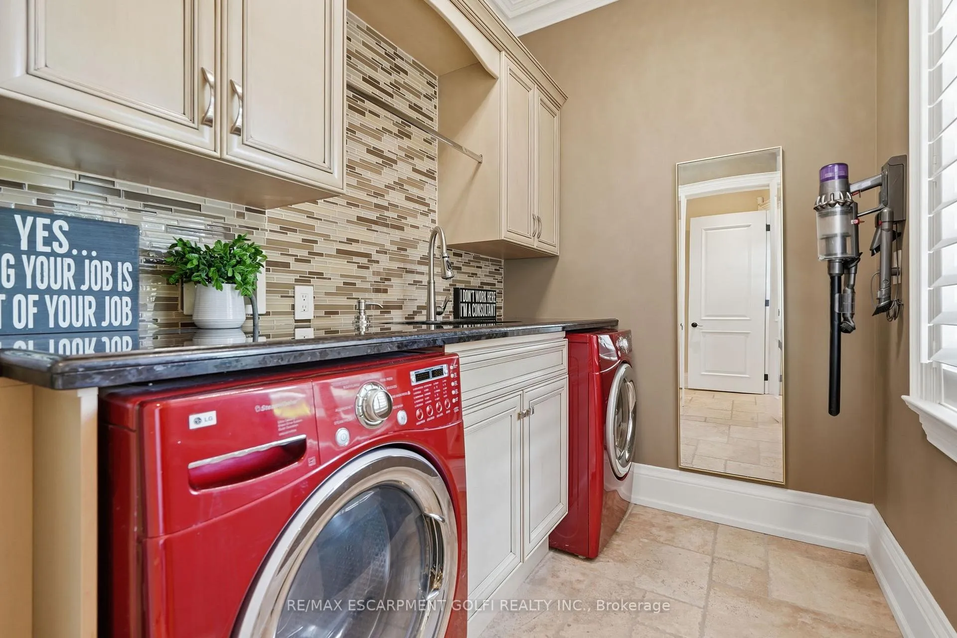 Photo 26 of 2319 Kilbride Street, Burlington, Rural Burlington — HOMEH
