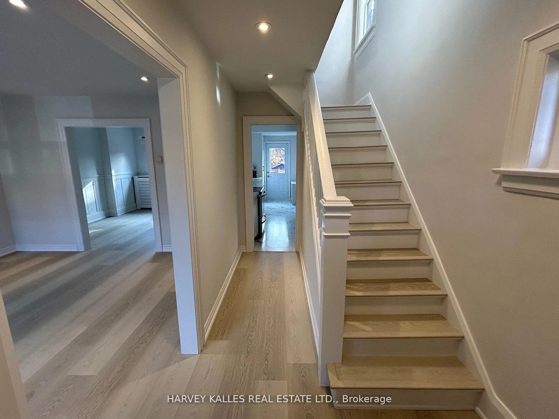 Photo 2 of 207 Old Orchard Grove, Toronto, Lawrence Park North — HOMEH