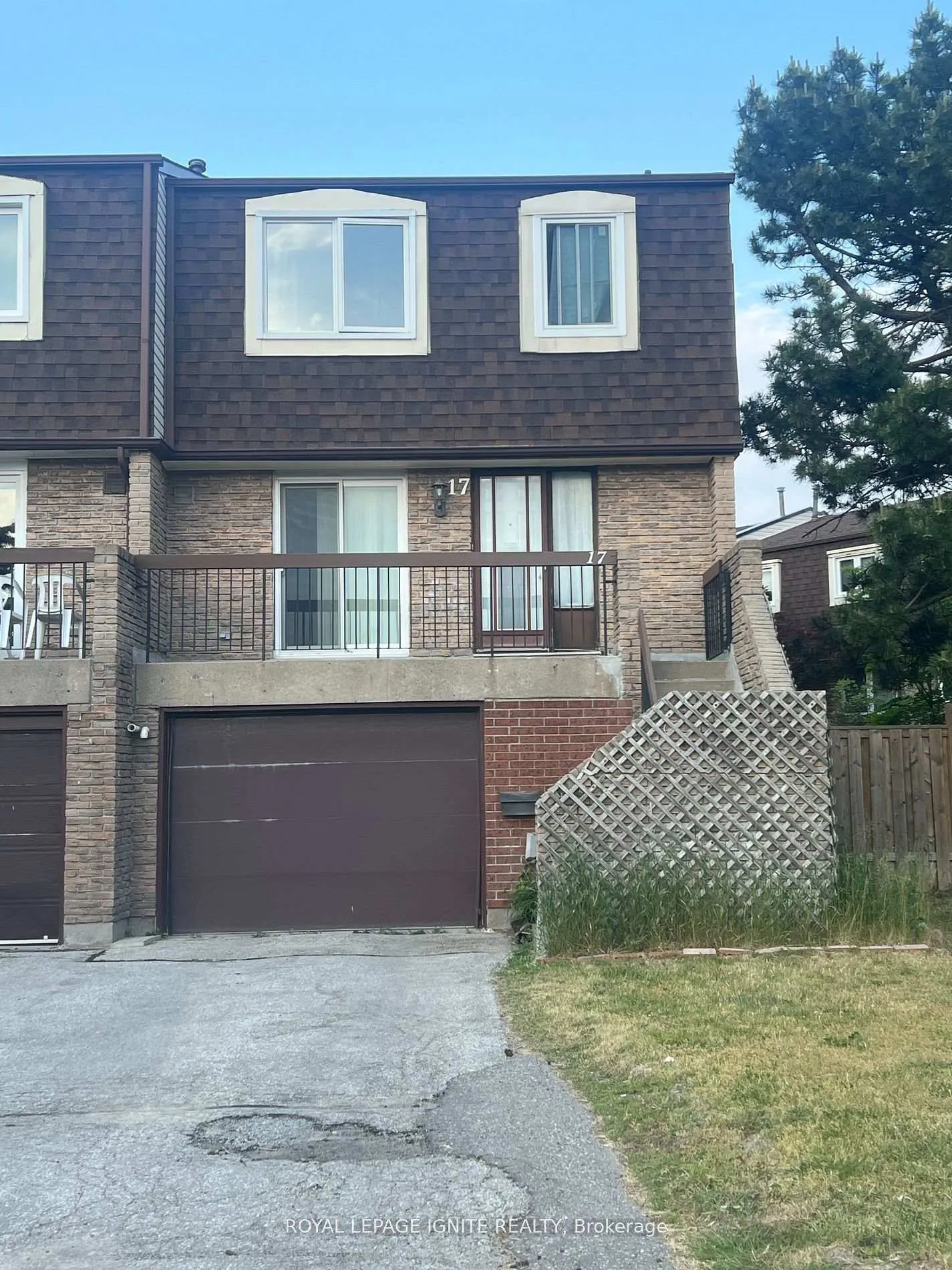 Front of Unit 8, 17 Sandhurst Circle