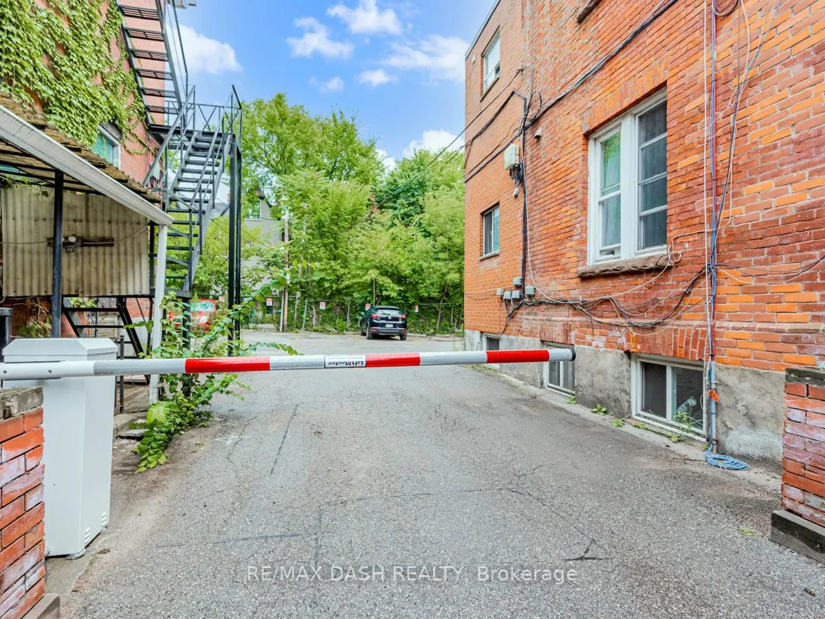 Photo 3 of Unit B2, 663 Huron Street, Toronto, The Annex — HOMEH