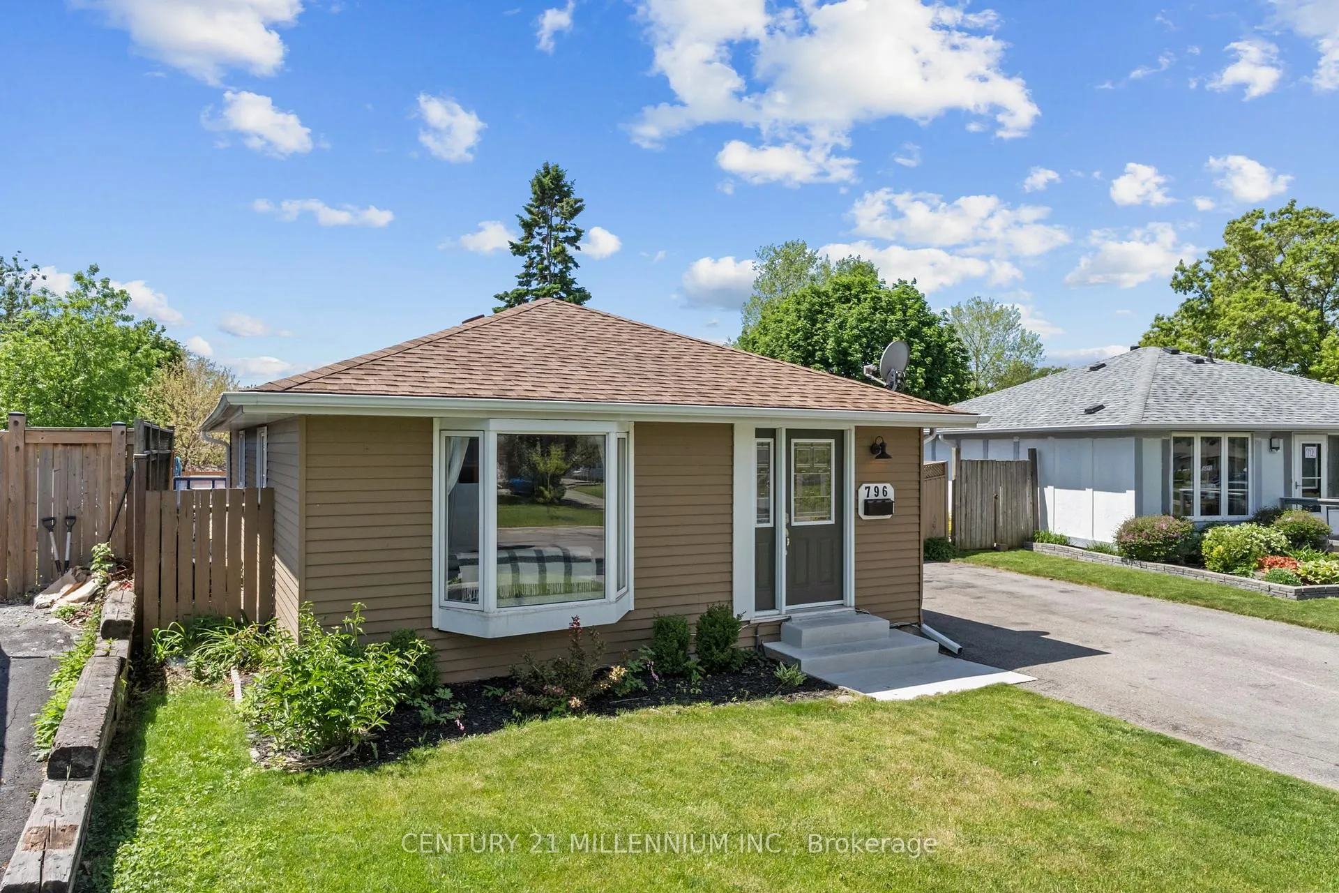 Photo 3 of 796 Grandview Drive, Oshawa, Donevan — HOMEH