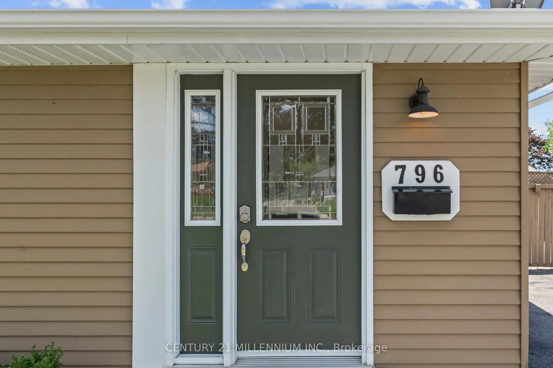 Photo 4 of 796 Grandview Drive, Oshawa, Donevan — HOMEH