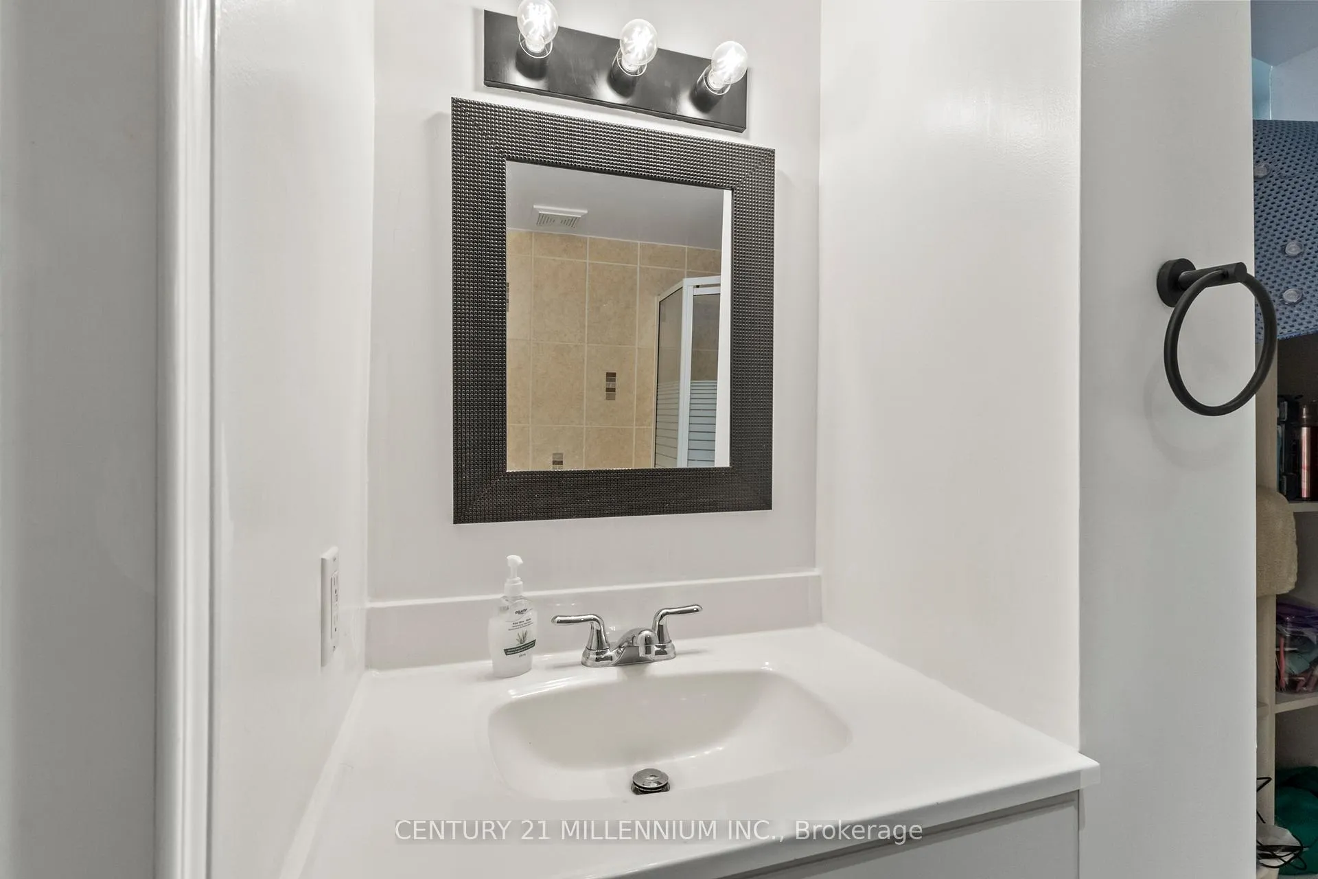 Photo 37 of 796 Grandview Drive, Oshawa, Donevan — HOMEH