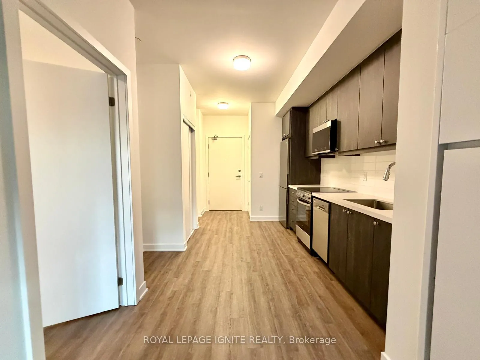 Photo 8 of Unit 113, 51 Clarington Boulevard, Clarington, Bowmanville — HOMEH