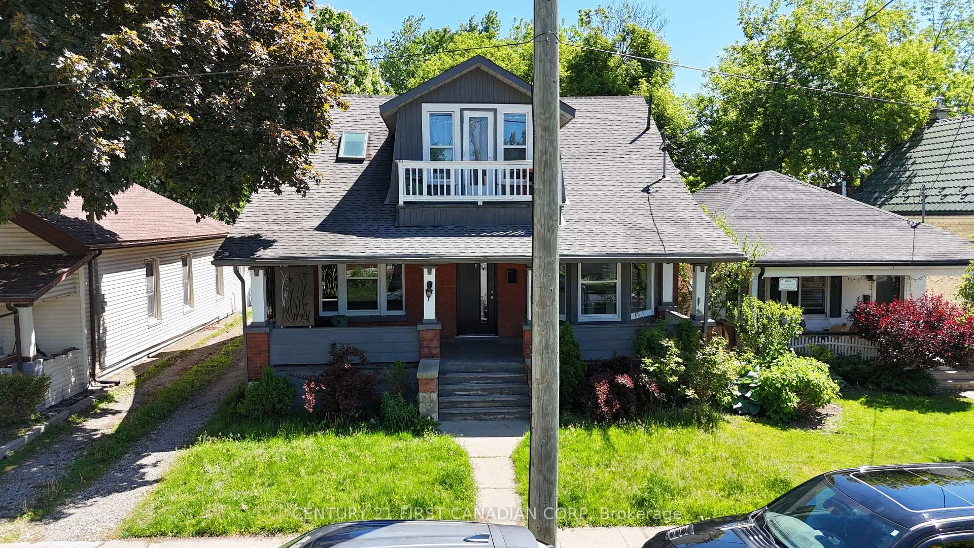 Front of Unit Main floor, 444 Dorinda Street