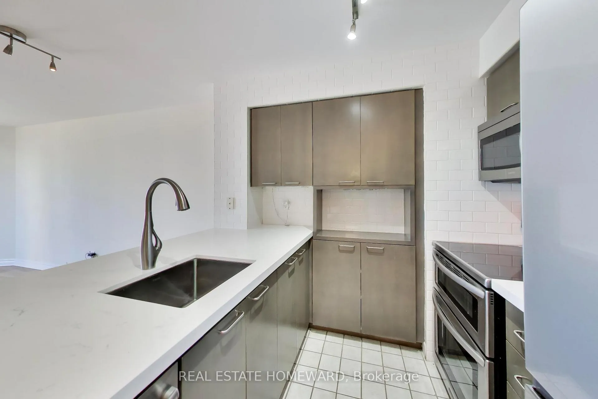 Photo 10 of Unit PH10, 255 Richmond Street E, Toronto, Moss Park — HOMEH