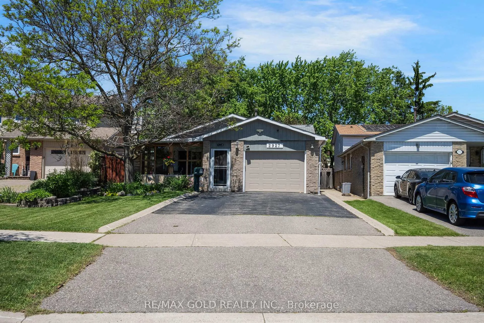 Photo 2 of 2927 Arles Mews, Mississauga, Meadowvale — HOMEH