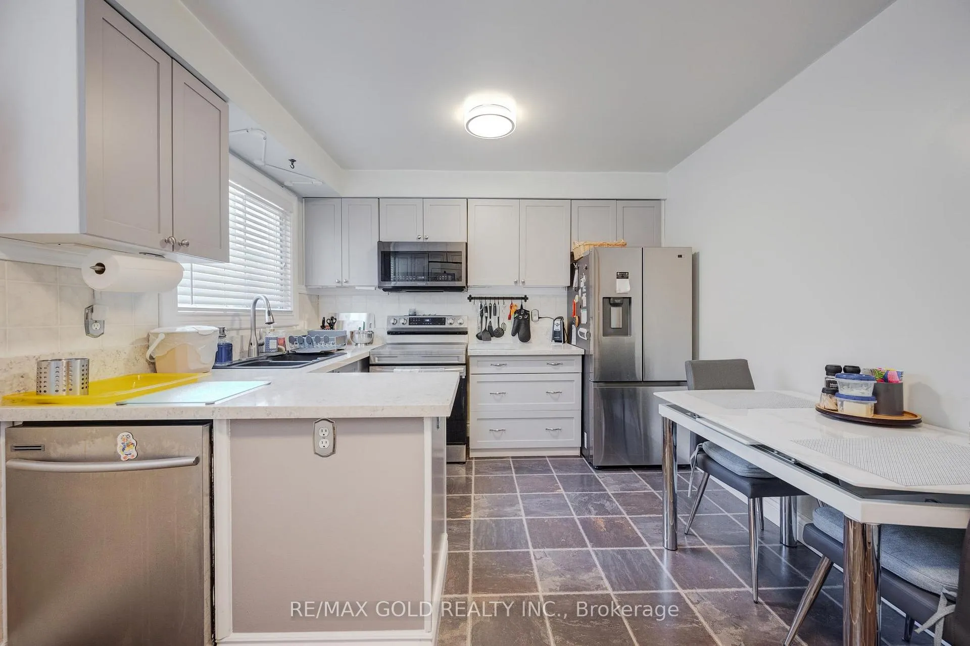 Photo 12 of 2927 Arles Mews, Mississauga, Meadowvale — HOMEH