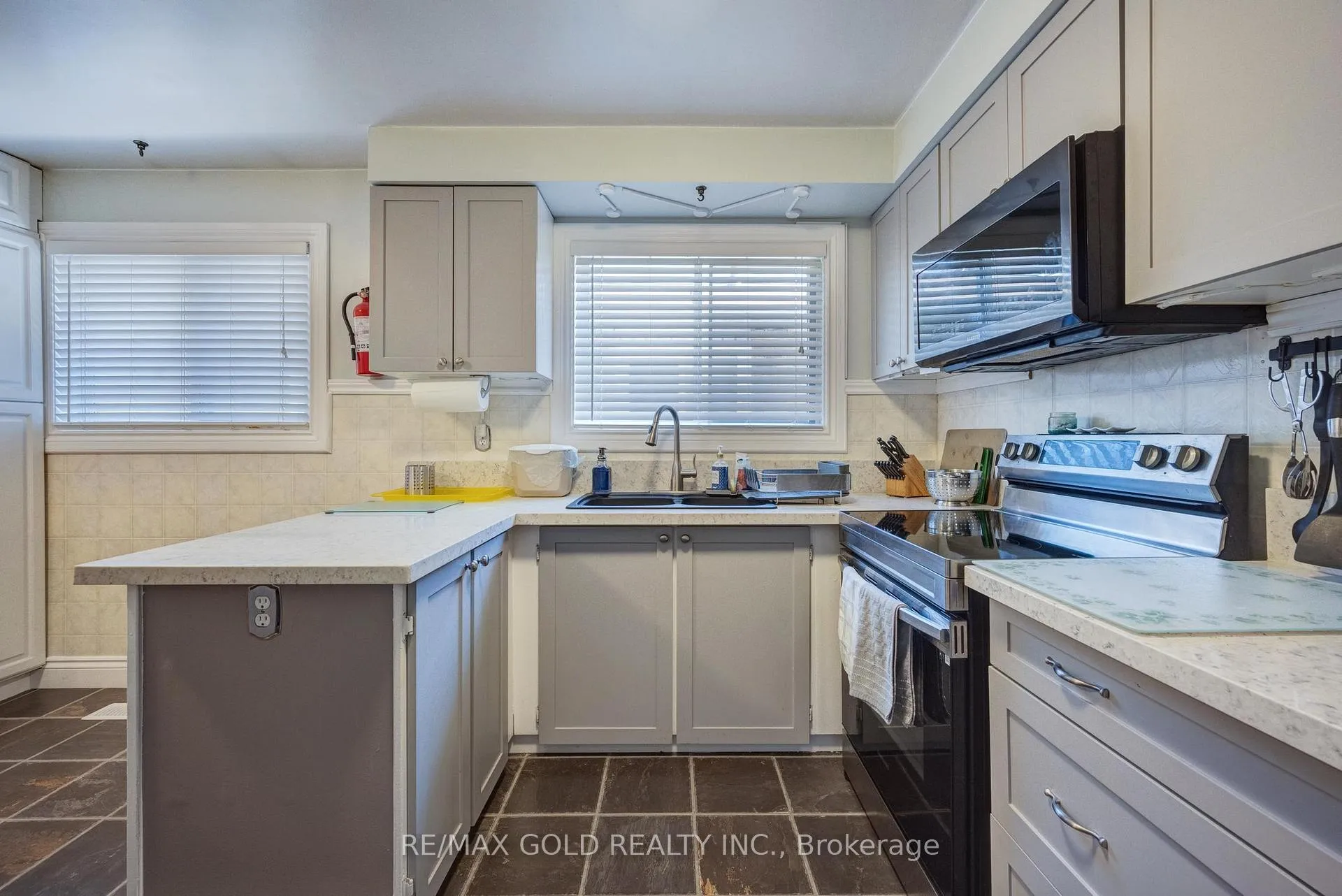 Photo 13 of 2927 Arles Mews, Mississauga, Meadowvale — HOMEH