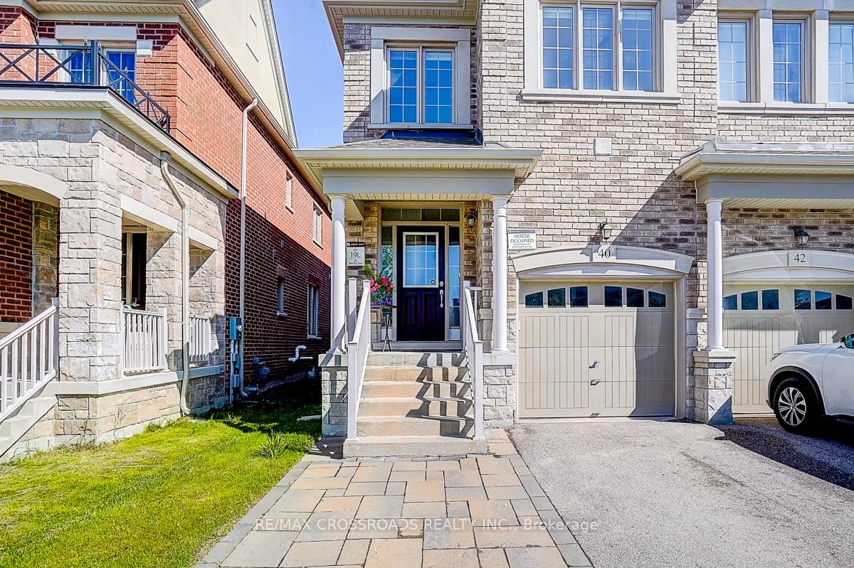 Photo 3 of 40 Deer Pass Road, East Gwillimbury, Sharon — HOMEH