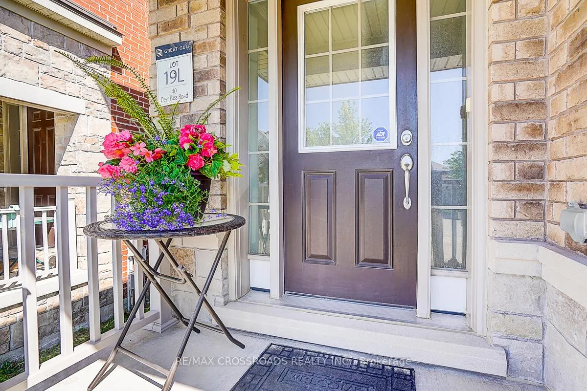 Photo 4 of 40 Deer Pass Road, East Gwillimbury, Sharon — HOMEH