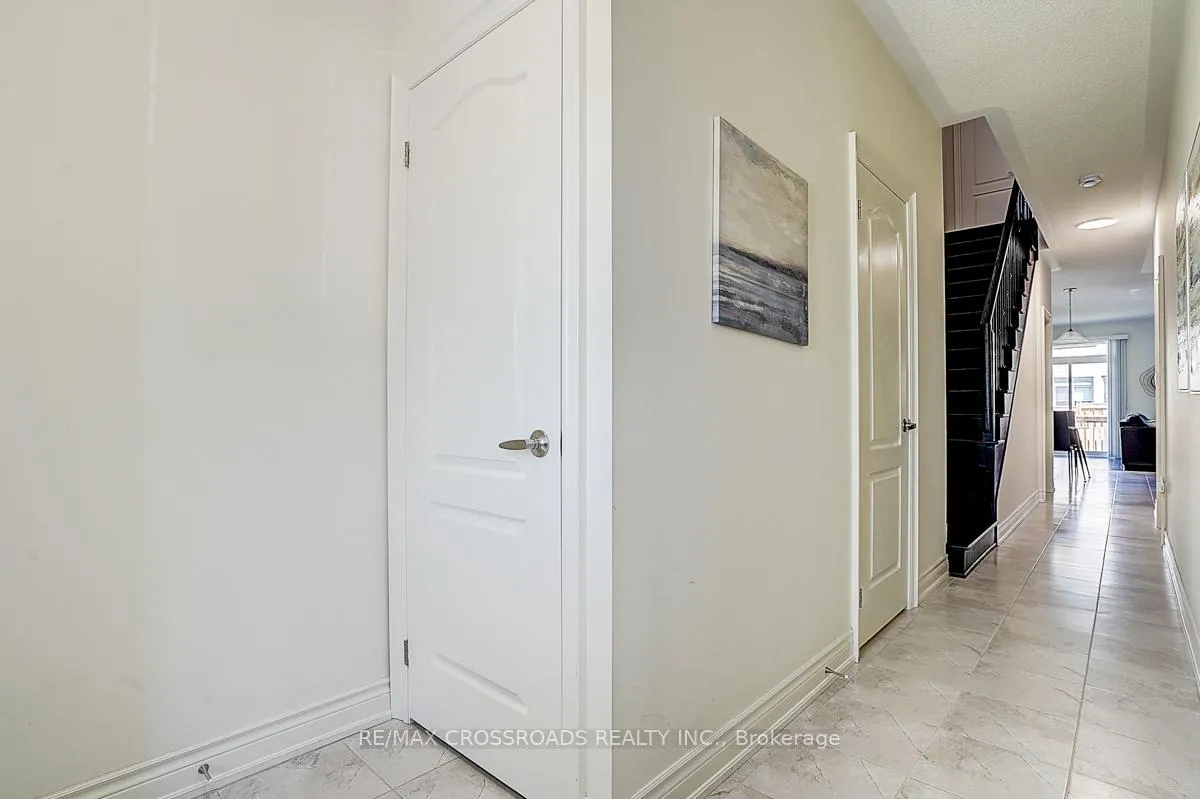 Photo 5 of 40 Deer Pass Road, East Gwillimbury, Sharon — HOMEH