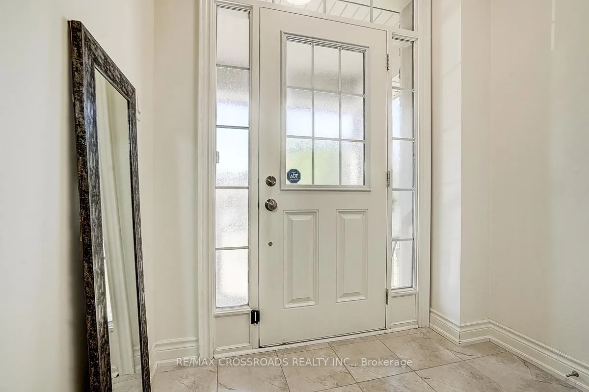 Photo 6 of 40 Deer Pass Road, East Gwillimbury, Sharon — HOMEH