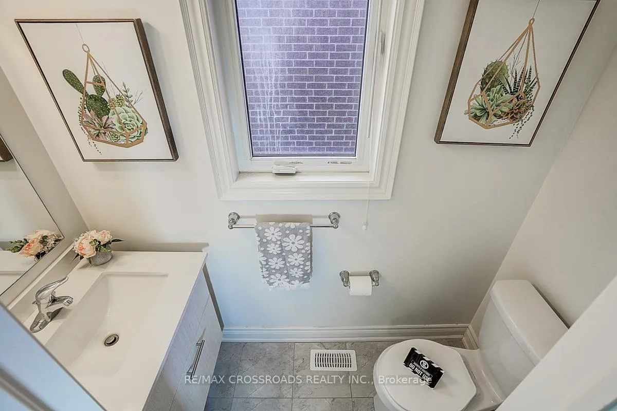 Photo 10 of 40 Deer Pass Road, East Gwillimbury, Sharon — HOMEH