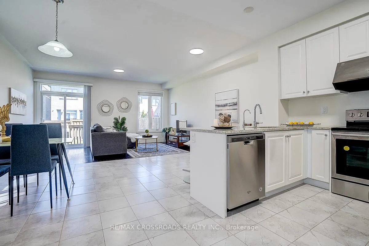 Photo 12 of 40 Deer Pass Road, East Gwillimbury, Sharon — HOMEH
